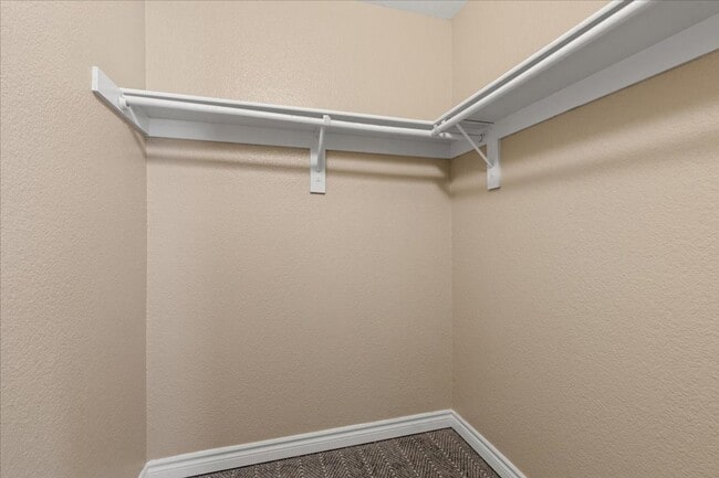 Building Photo - Beautiful 1 Bedroom 1 Bath Condo - Move In...