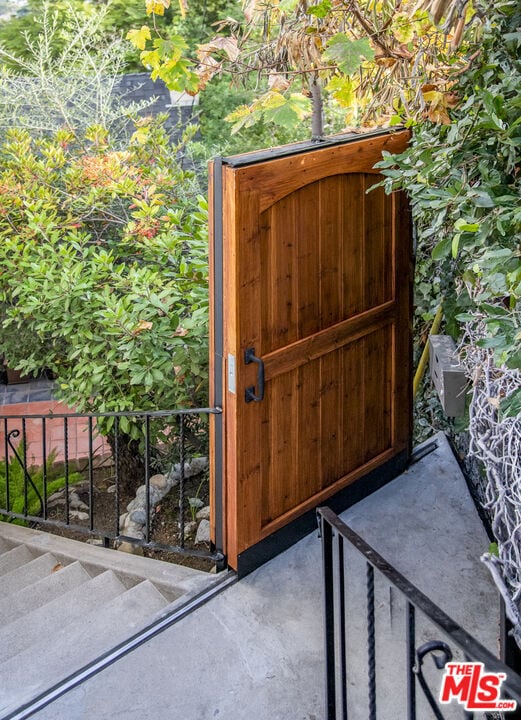 Building Photo - 4458 Dundee Dr