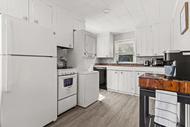 Building Photo - 71 Church St