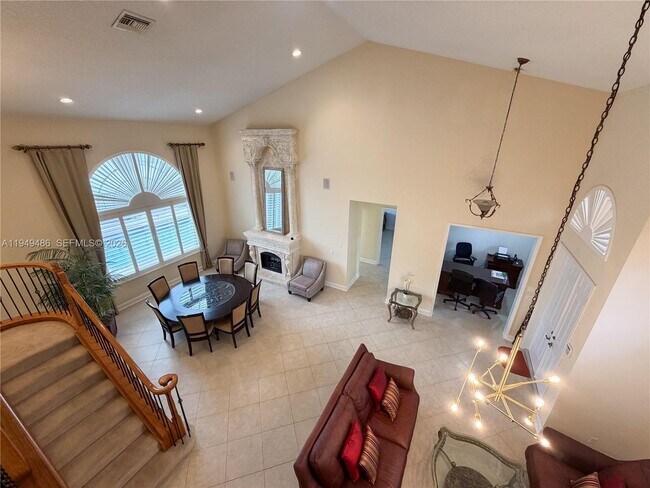 Building Photo - 3279 Huntington