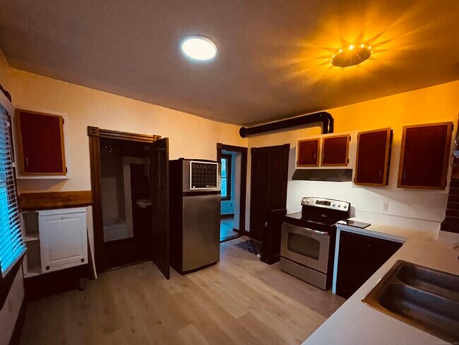 Building Photo - 39 Pearl St