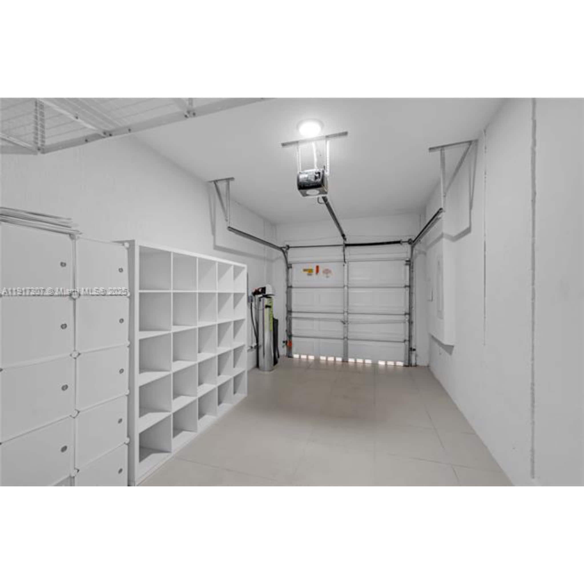 Building Photo - 8643 NW 112th Pl