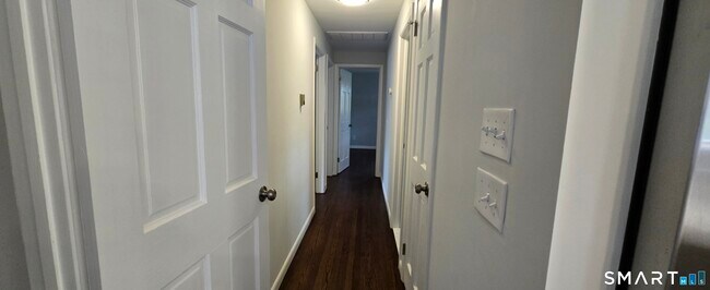 Building Photo - 63 Plumtree Ln