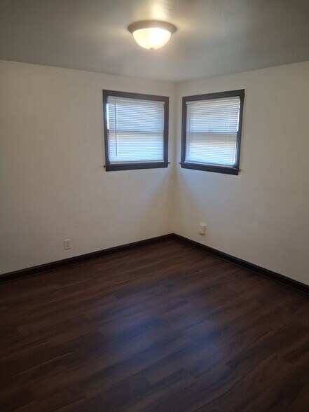 Building Photo - 4900 N 40th St