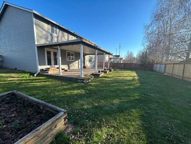 Building Photo - Desirable Prune Hill 4-Bedroom!