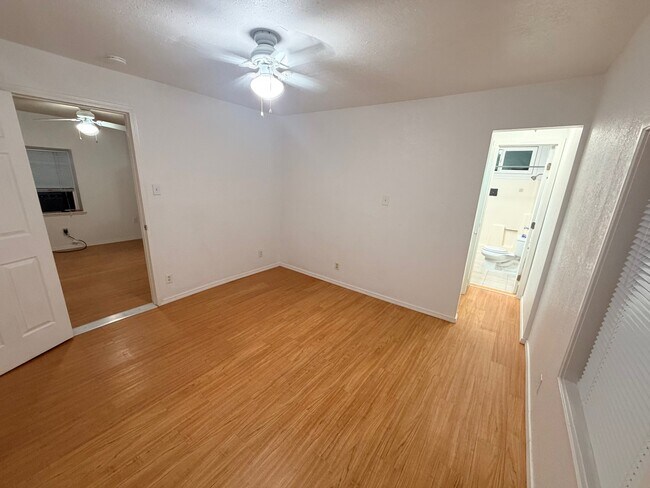 Building Photo - 220 E Home St