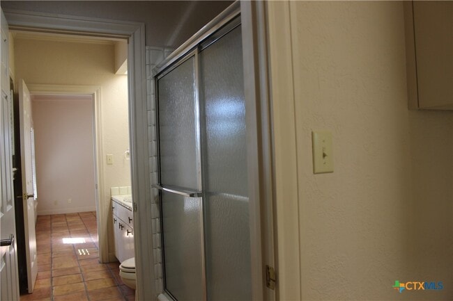 Building Photo - 6001 Country Club Dr