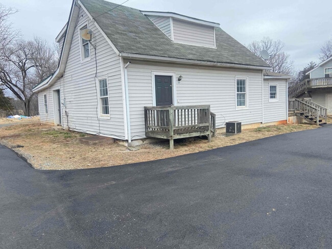 Building Photo - 104 Tattoo Ln