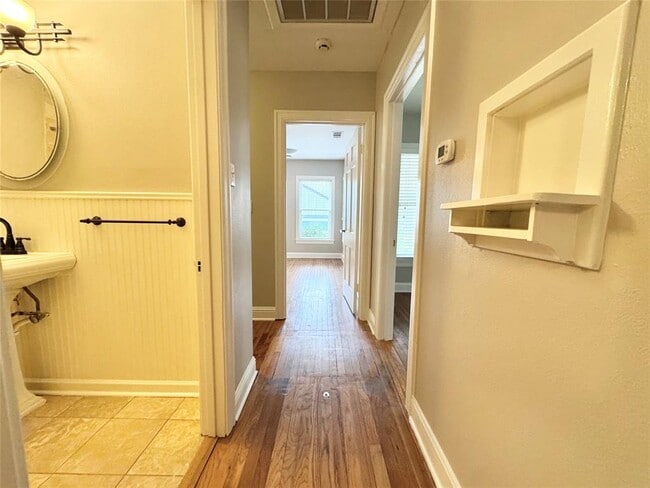 Building Photo - 1300 Crestwood Rd