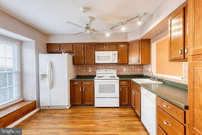 Building Photo - 684 Lions Gate Ln