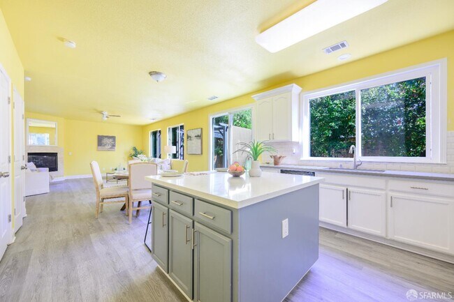 Building Photo - 5476 Summerfield Dr