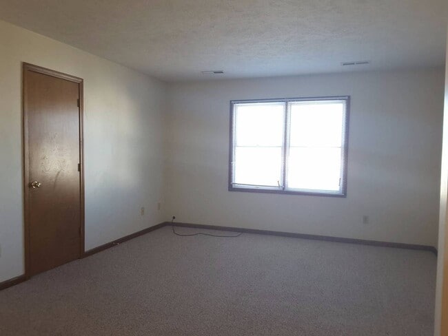 Building Photo - 213 Stonewall Ct