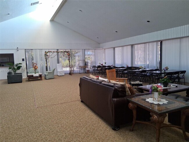 Building Photo - 2571 Aragon Blvd