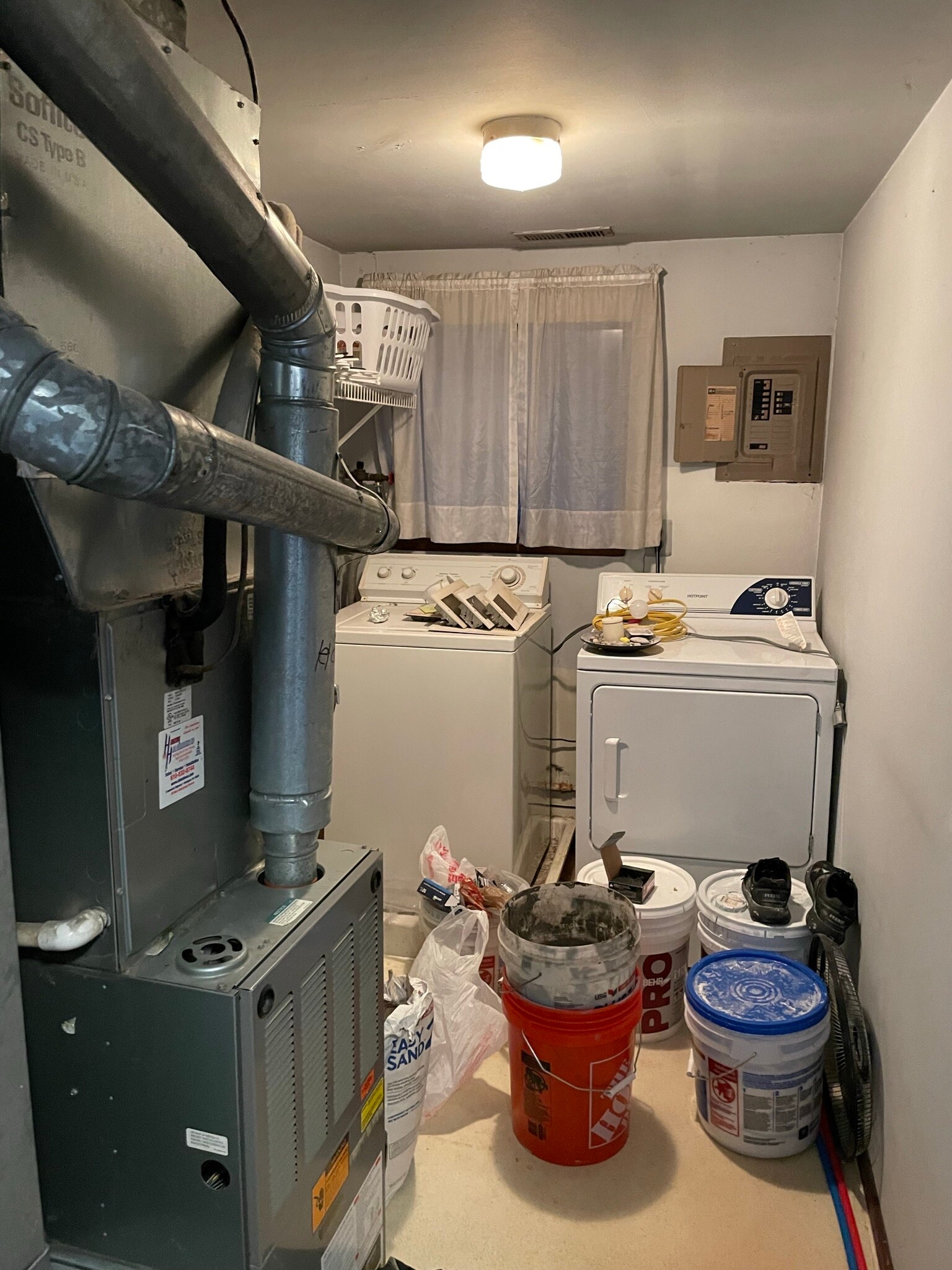 Private Laundry Room - 8 Fanelli Ln