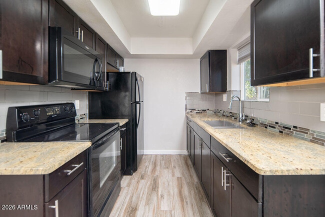 Building Photo - 808 N 95th Dr