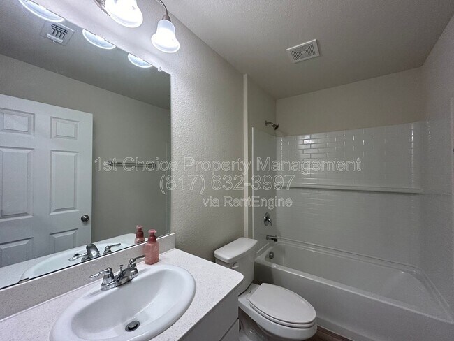 Building Photo - 4644 Benham Dr