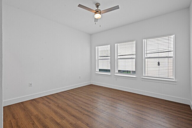 Building Photo - 3142 Lubbock Ave