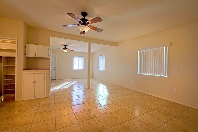 Building Photo - Clean and Airy Casita with Tons of Storage!