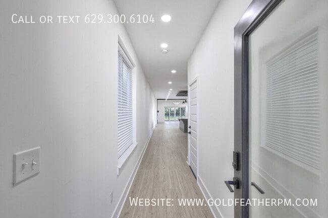 Building Photo - 402 E Trinity Ln