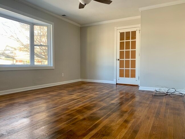 Building Photo - 3 BEDROOM HOME FOR RENT IN OAKWOOD FARMS!