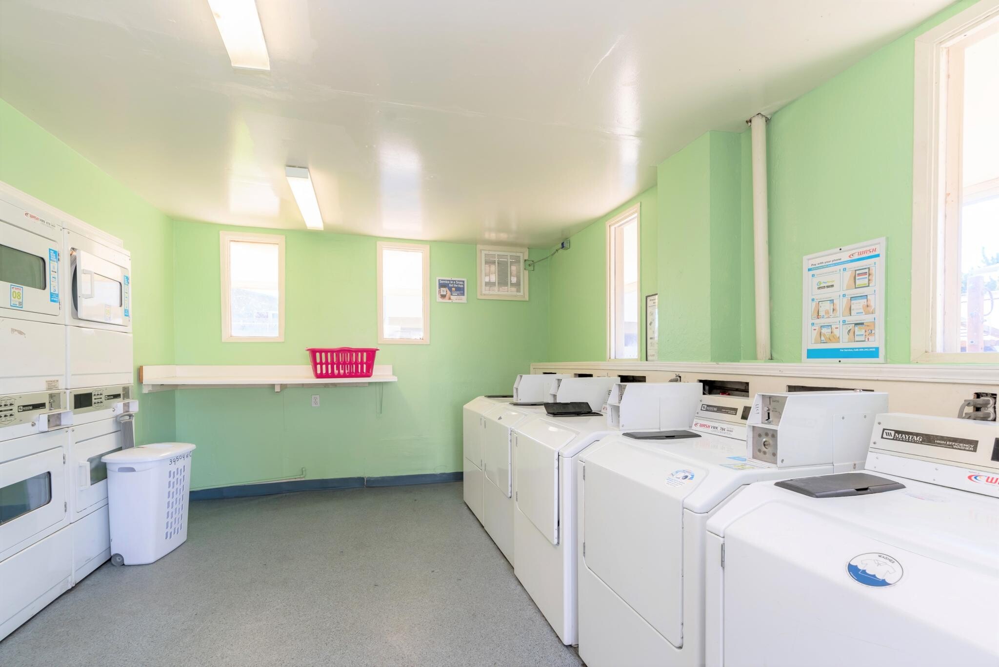 Building Photo - 4061 Park Center Ln