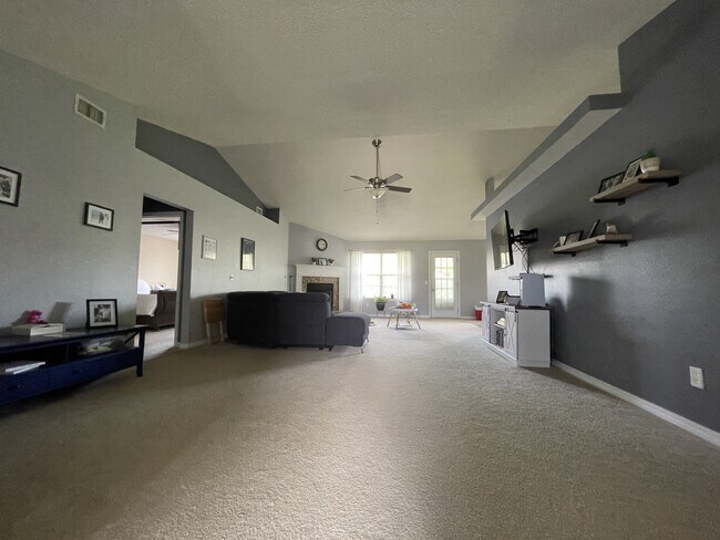 Building Photo - 7025 Boo Ln