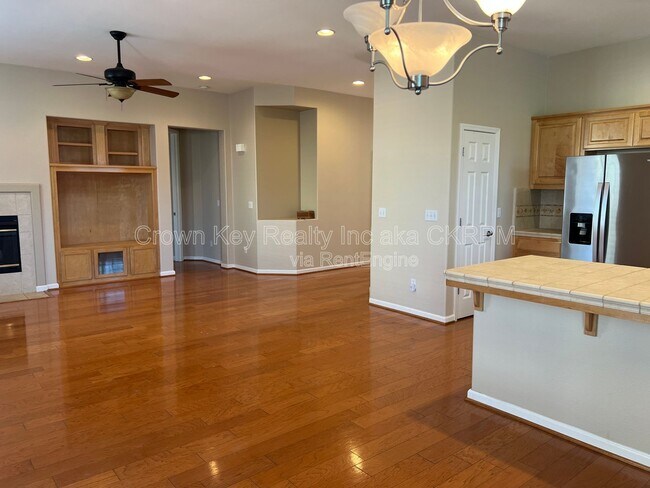 Building Photo - 4725 Dandelion Loop