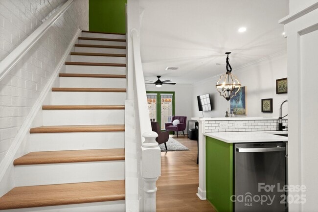 Building Photo - 1318 Green Oaks Ln