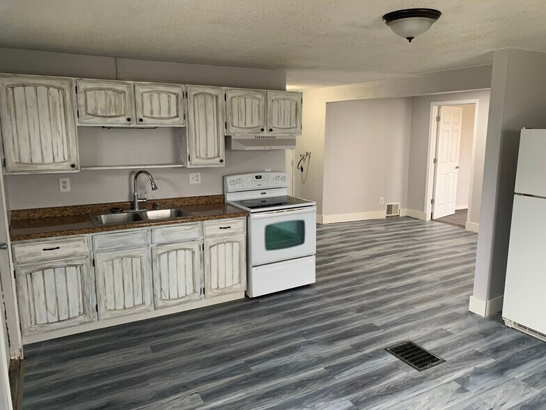 Building Photo - 510 3rd Ave NE