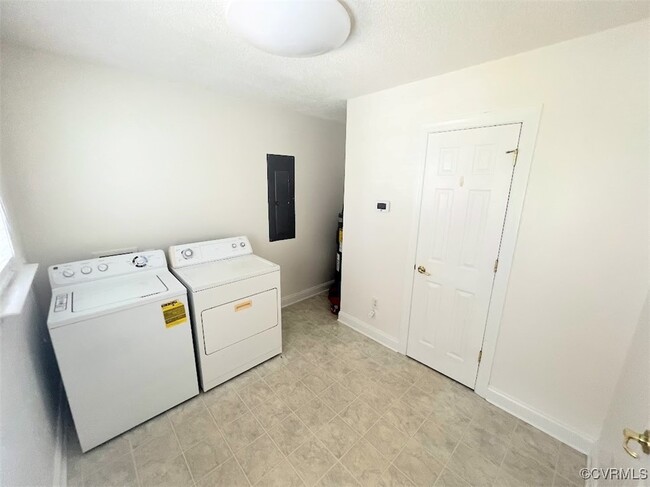 Building Photo - 108 Laurens Ln