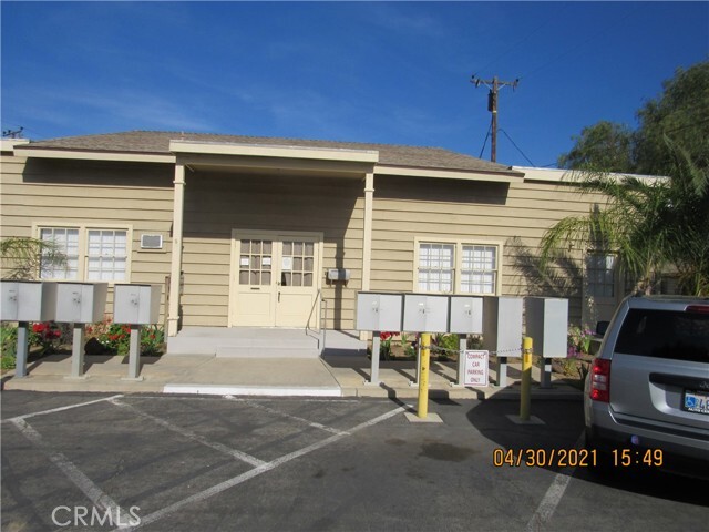 Building Photo - 150 E Lakeshore Dr