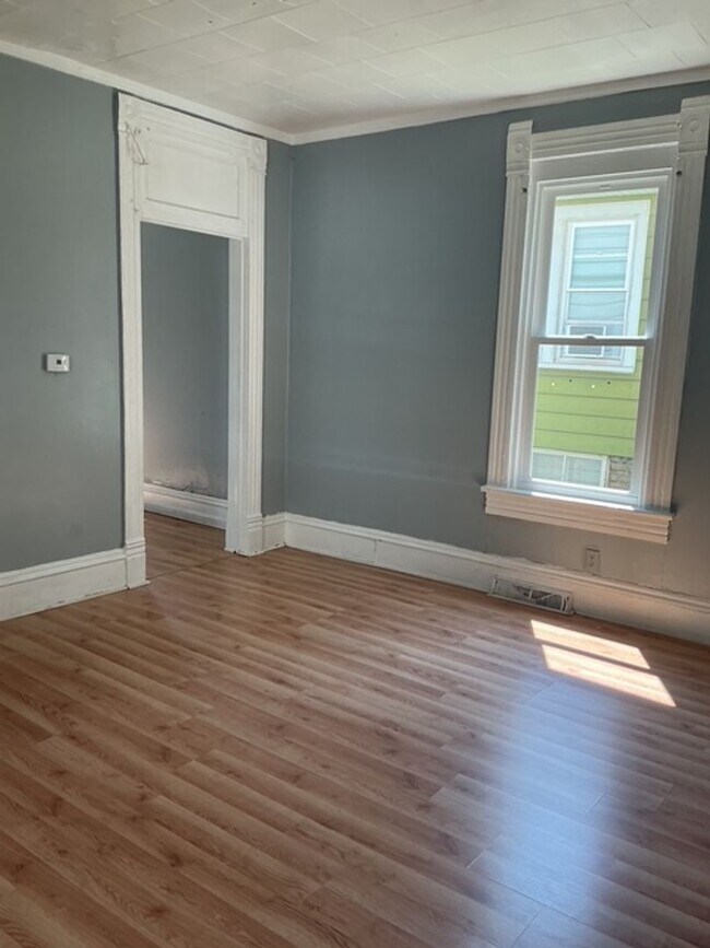 Primary Photo - 3 Bedroom / 1 Bathroom House in Peoria