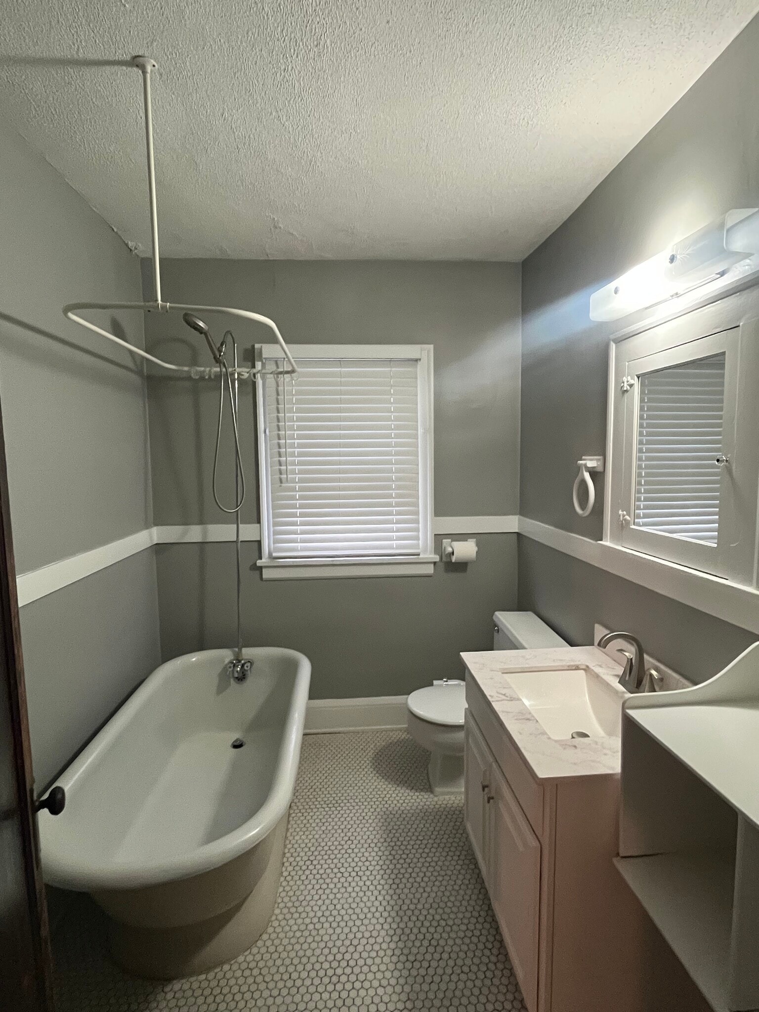 Building Photo - 1645 Cordova Ave