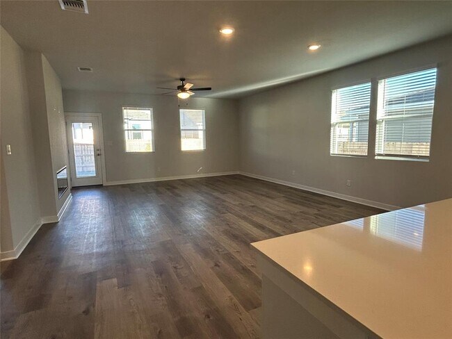 Building Photo - 2423 Ekvall Dr