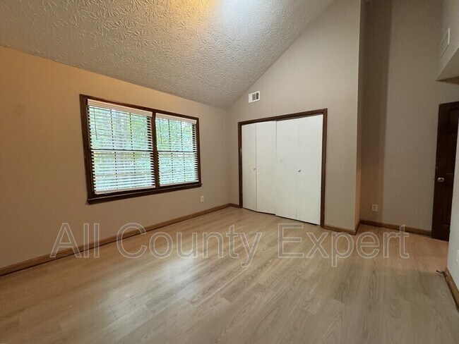 Building Photo - 1302 Colony Dr