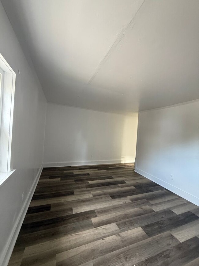 Building Photo - 124 S Chillicothe St