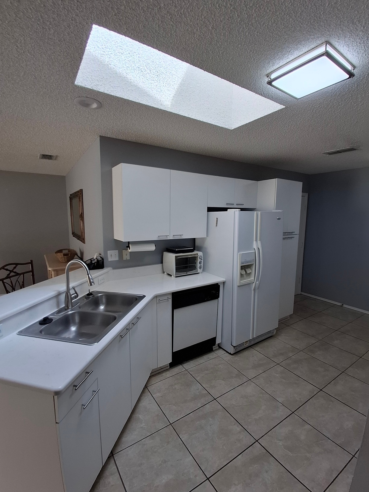 Building Photo - 2140 Estevez Dr