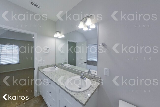 Building Photo - 822 Heather Dr.