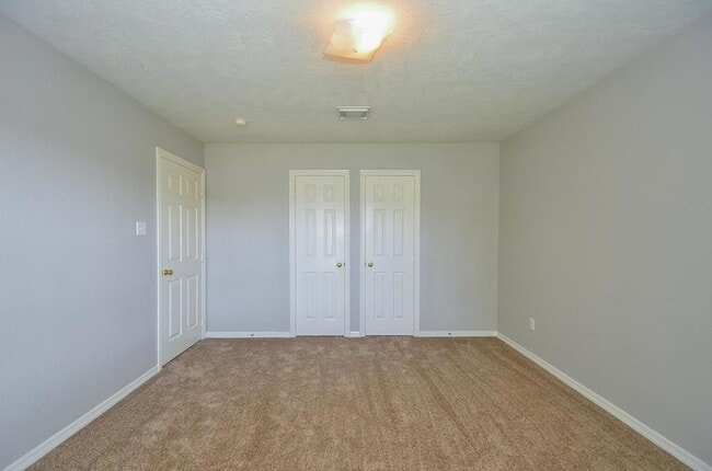 Building Photo - 5961 Whispering Lakes Dr