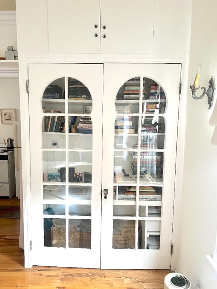 Building Photo - 2264 1/4 Beachwood Dr