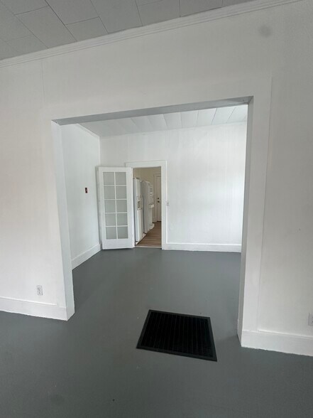 Building Photo - 9 N Water St