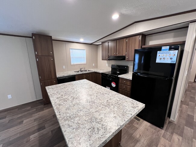 Building Photo - 1711 McKenzie Rd