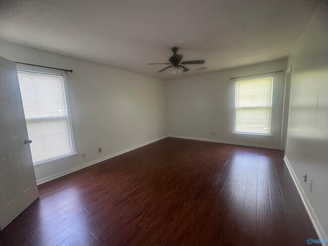 Building Photo - 792 Seina Vista Dr