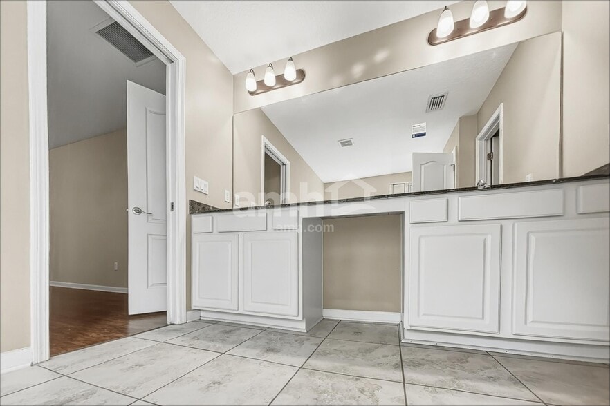 Building Photo - 86021 Aladdins Way