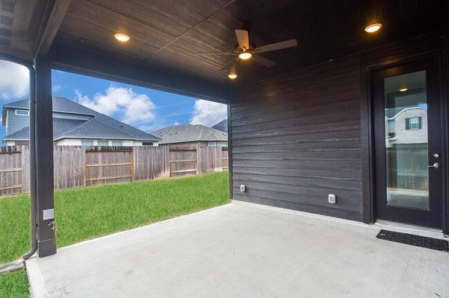 Building Photo - 9242 Dearborn Knoll Dr