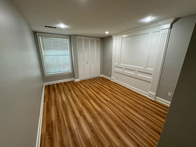 Building Photo - 38K Shrewsbury Green Dr