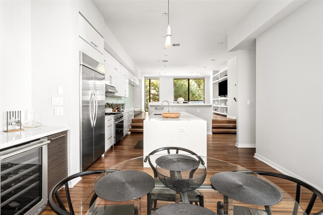 Building Photo - 2202 Whitney St