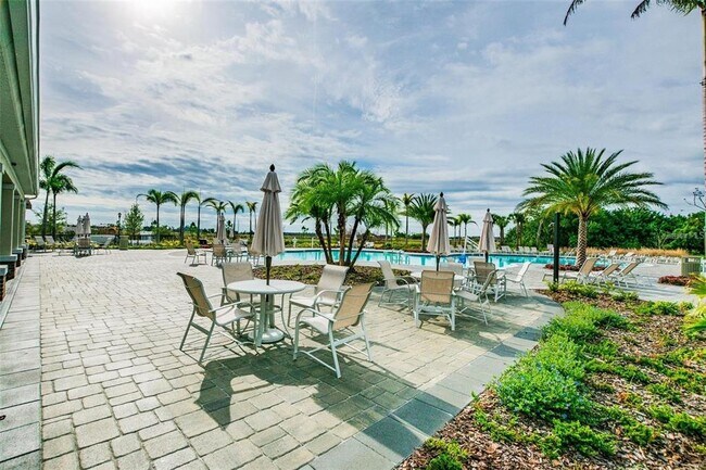 Building Photo - 11176 Leland Groves Dr