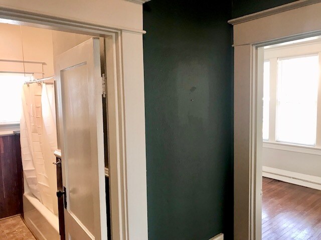 Building Photo - 306 Oakridge Blvd