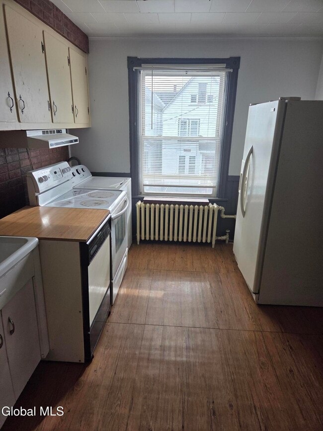 Building Photo - 48 Arnold Ave